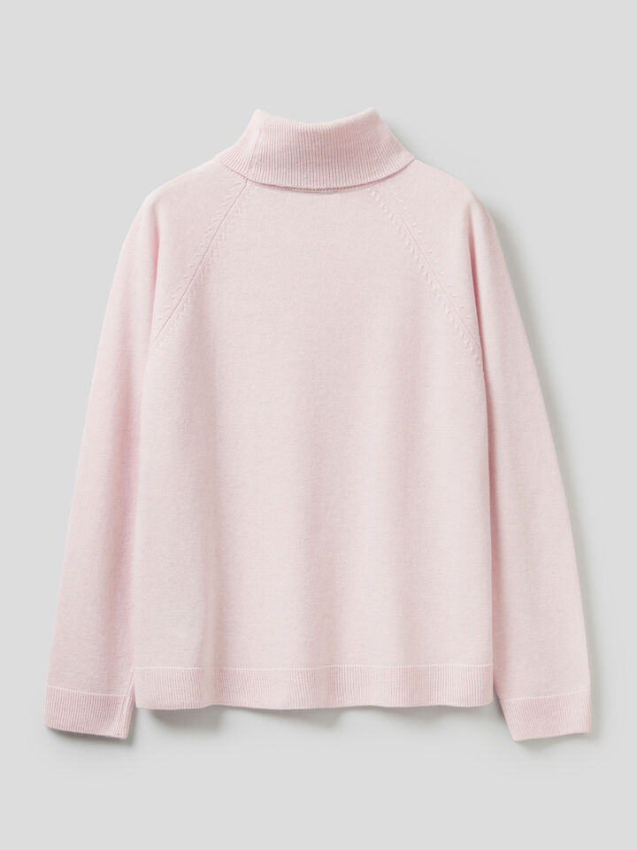 Turtleneck sweater in cashmere and wool blend image number 2