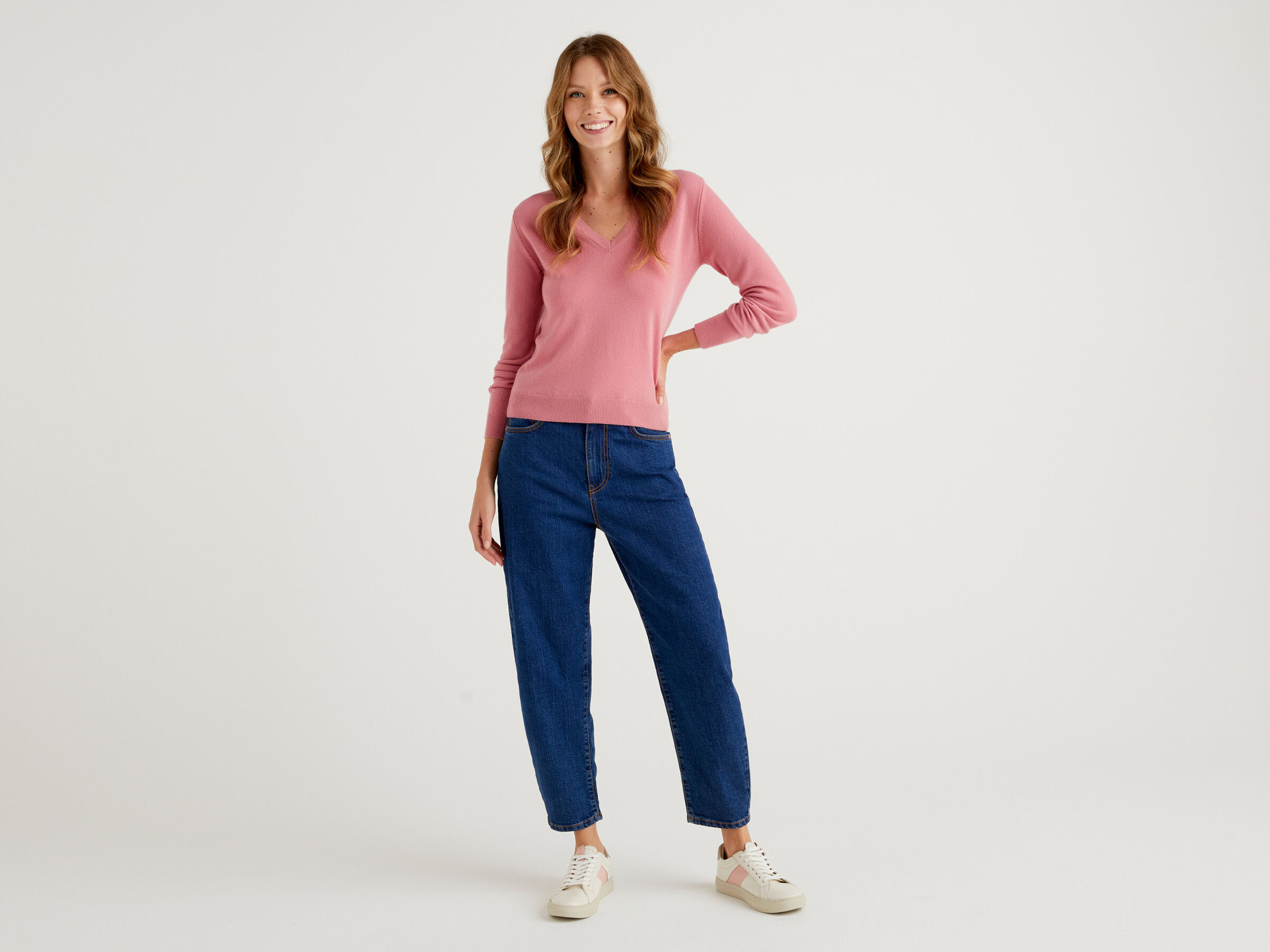 V-neck sweater in pure virgin wool image number 3