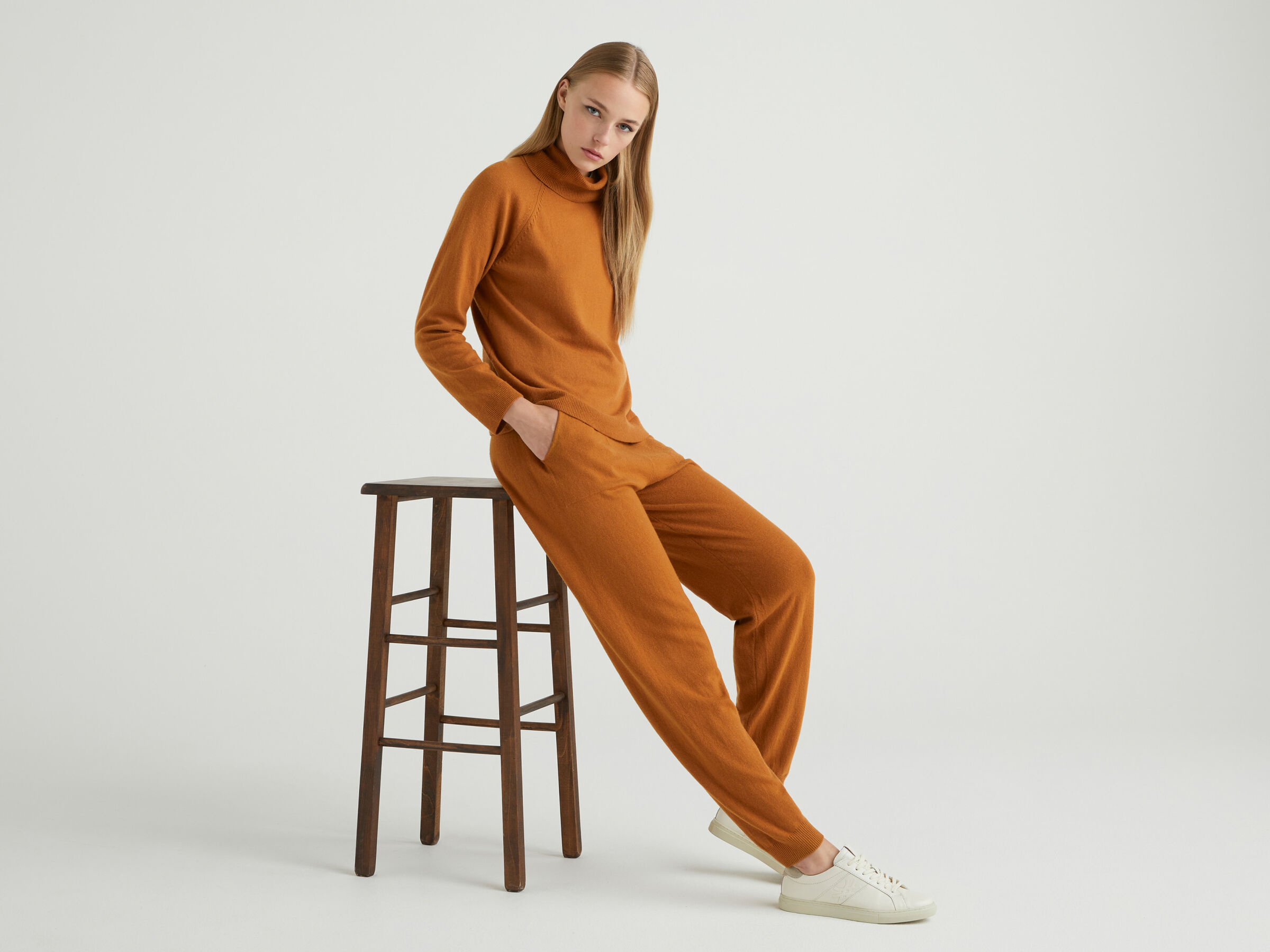 Sporty trousers in wool blend image number 3