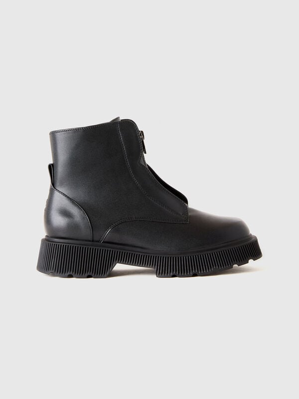 Heavy-duty boots with zipper Women