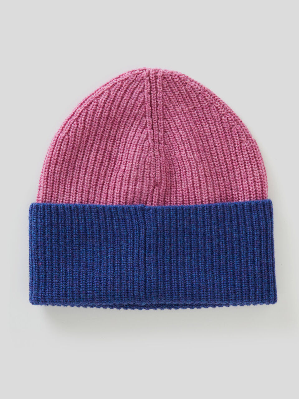 Two-tone hat in pure Merino wool image number 1