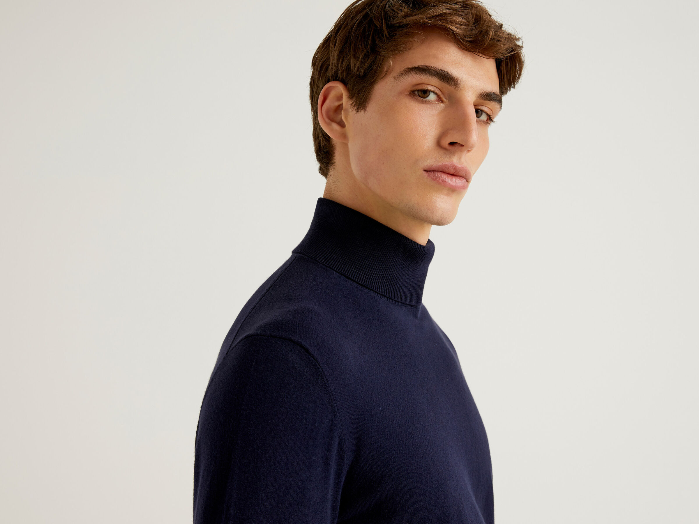 Turtleneck in lightweight cotton blend image number 3