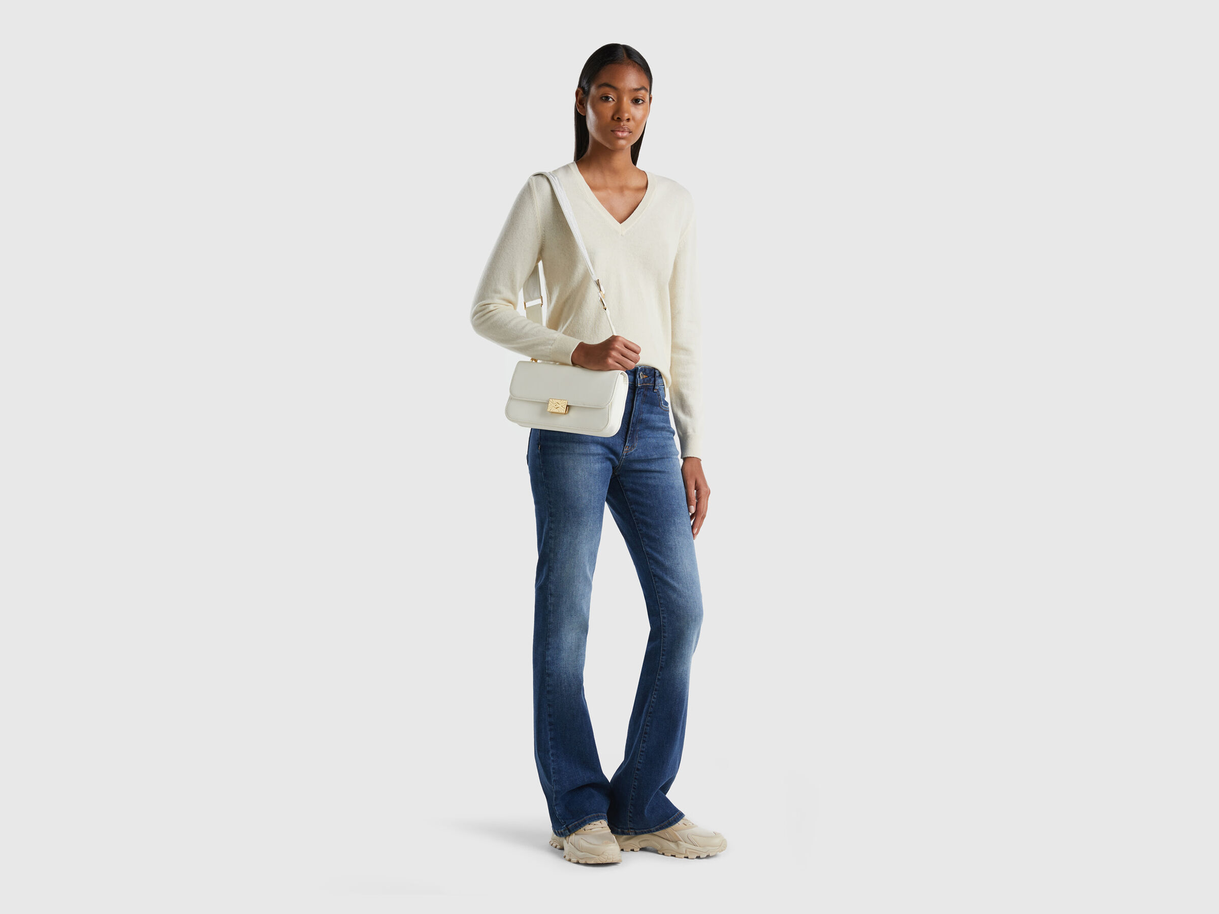 V-neck sweater in pure virgin wool image number 3