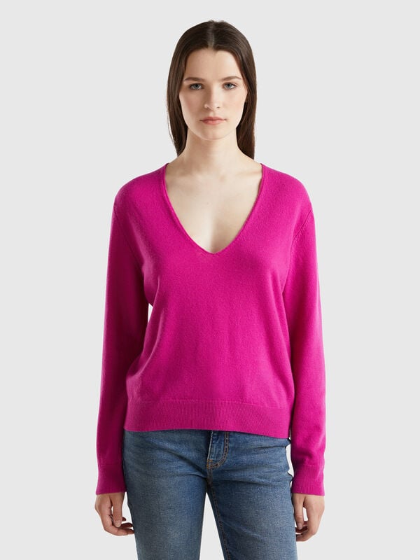 Fuchsia cyclamen V-neck sweater in pure Merino wool Women