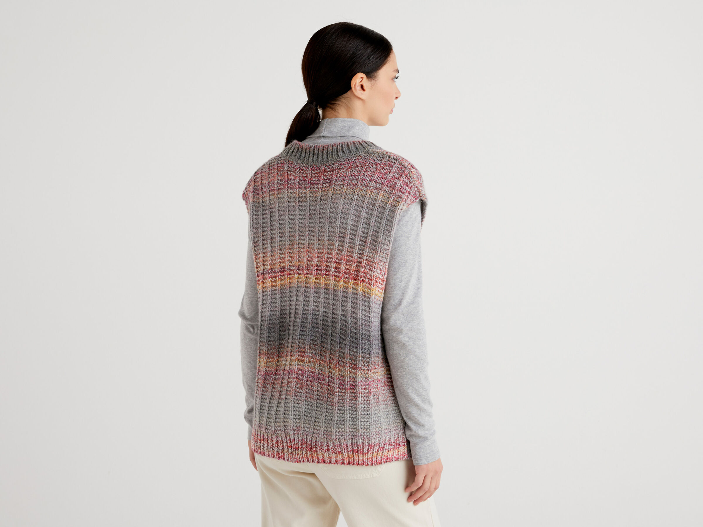 Faded vest in wool blend image number 2