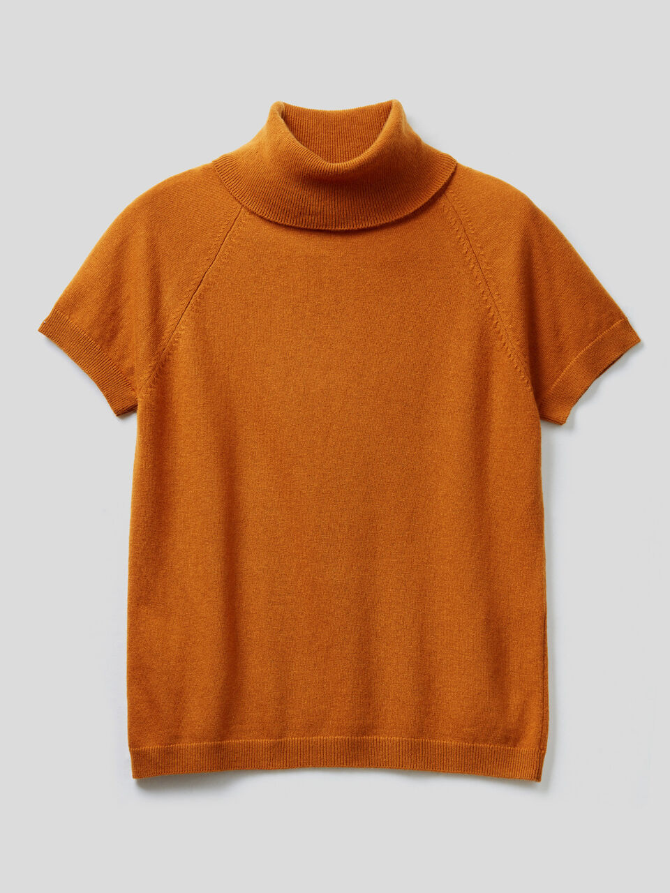 Short sleeve turtleneck image number 1