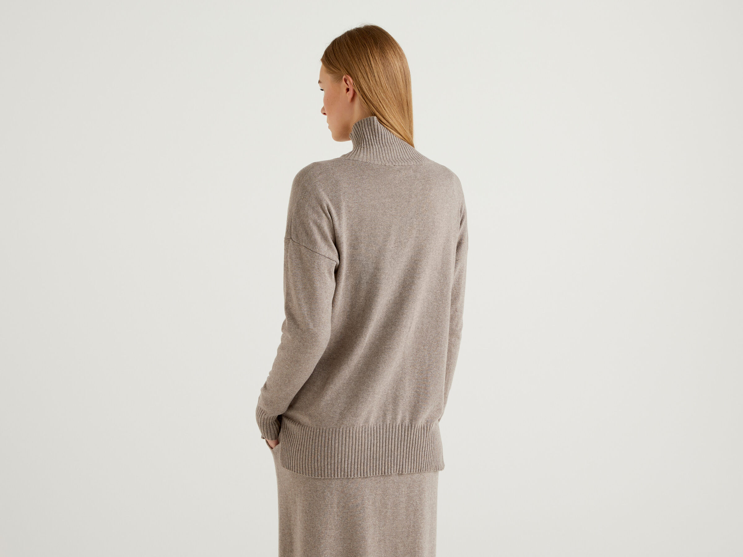 Turtleneck in silk and cashmere blend image number 2
