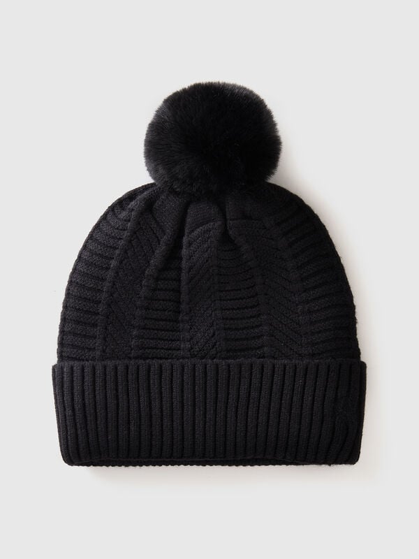 Lined hat with pom pom Women