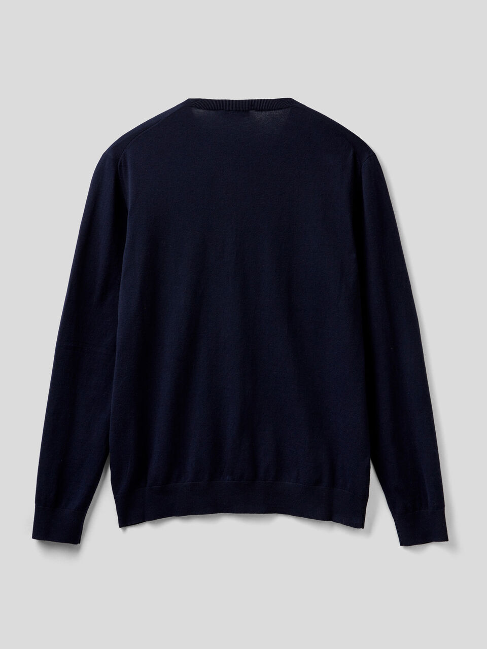 V-neck sweater in lightweight cotton blend image number 2