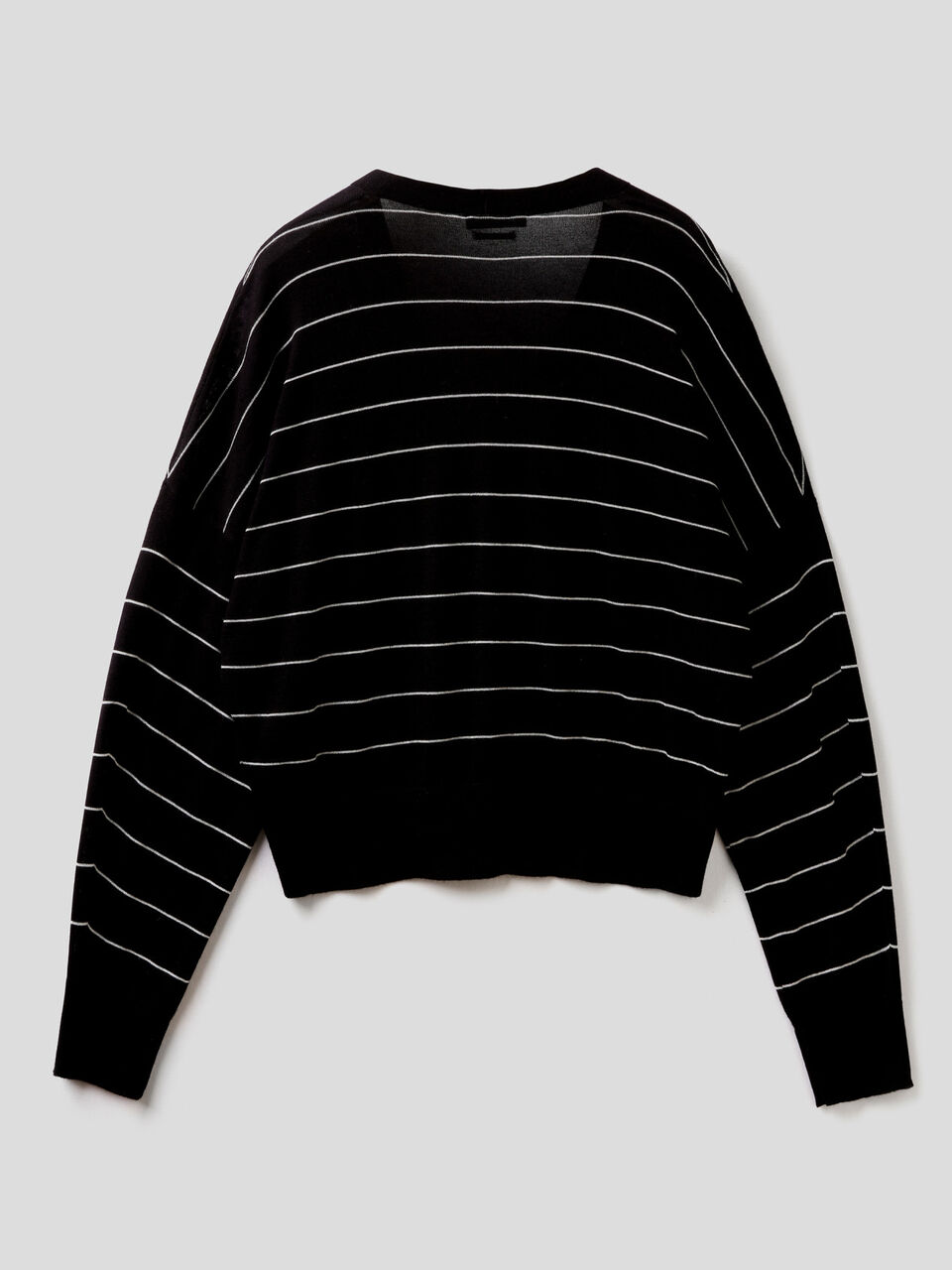 V-neck cardigan in cashmere blend image number 2