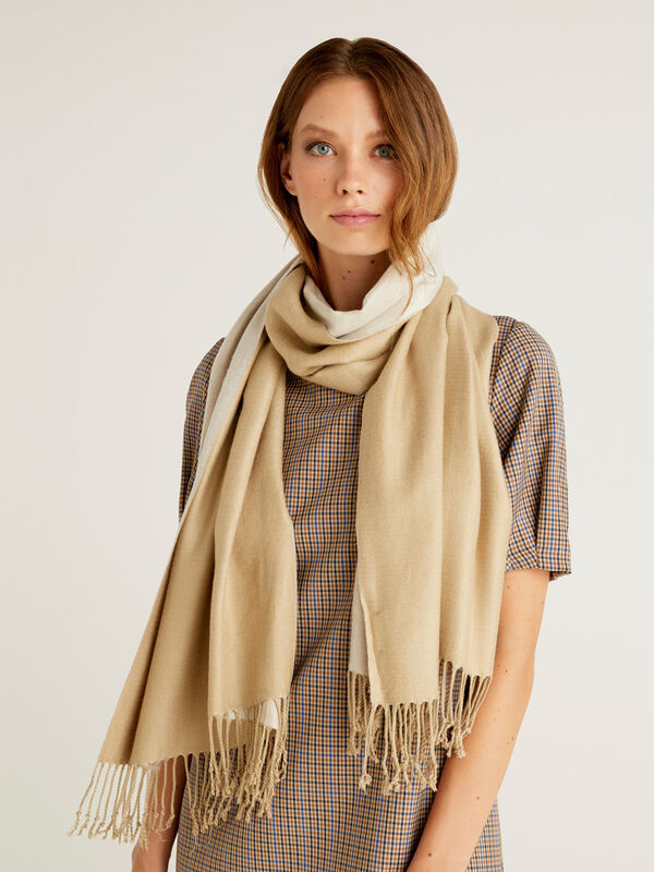 Two-tone scarf with fringe Women