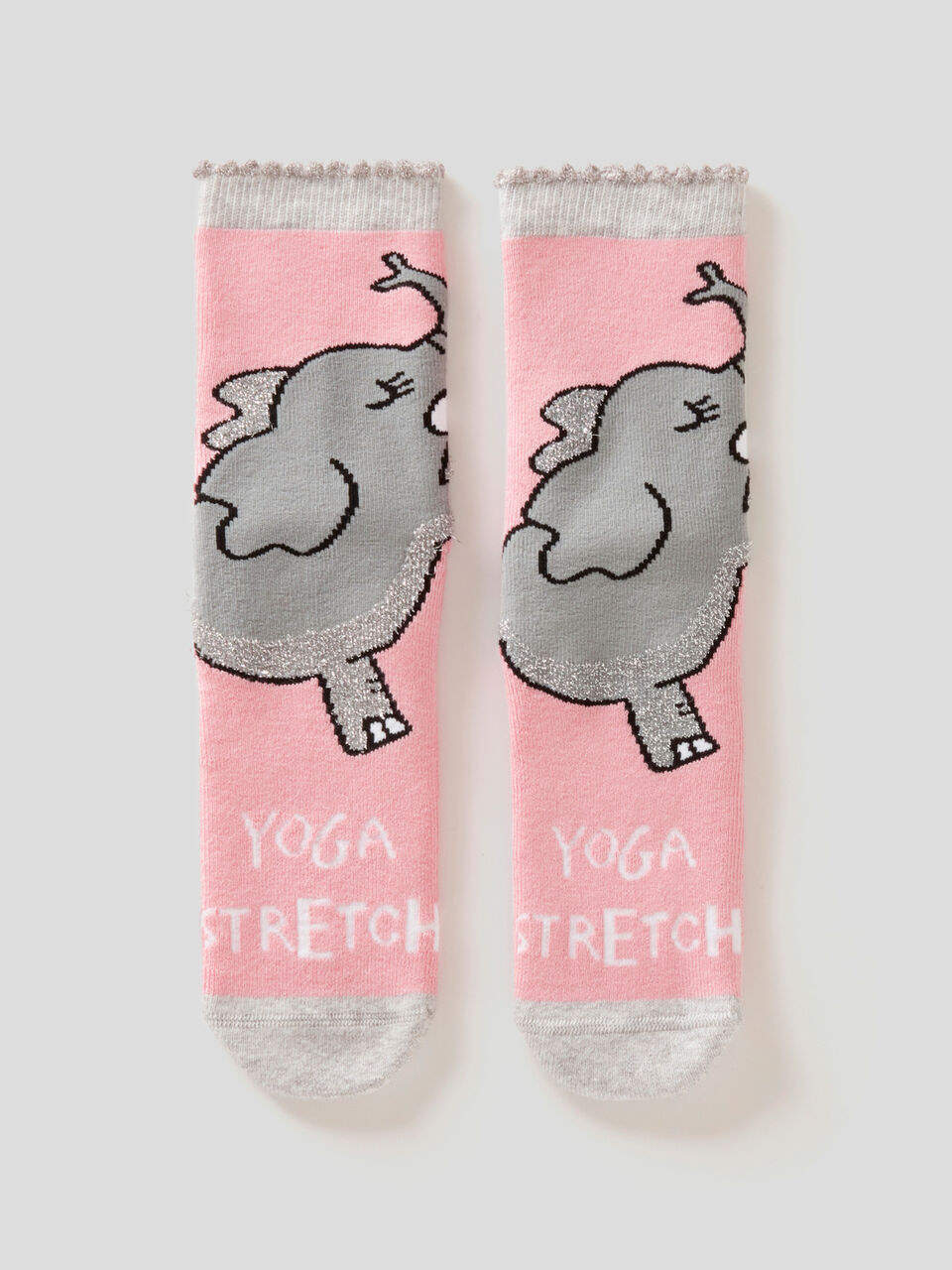 Patterned non-slip socks image number 1