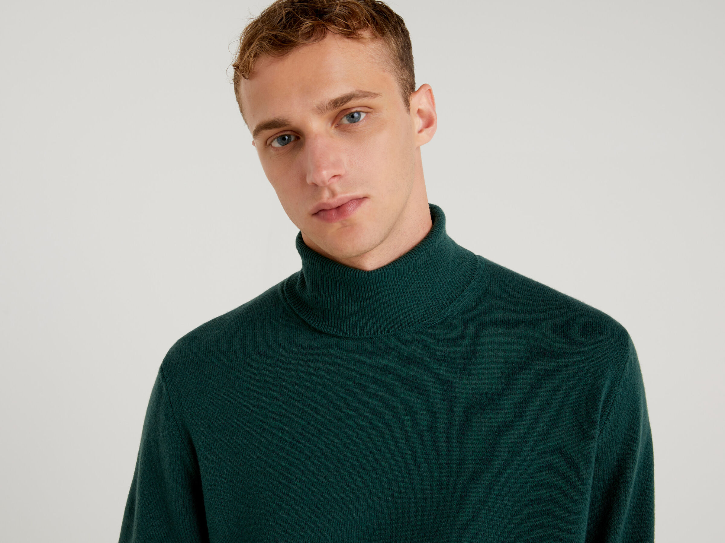 Turtleneck in pure virgin wool image number 3
