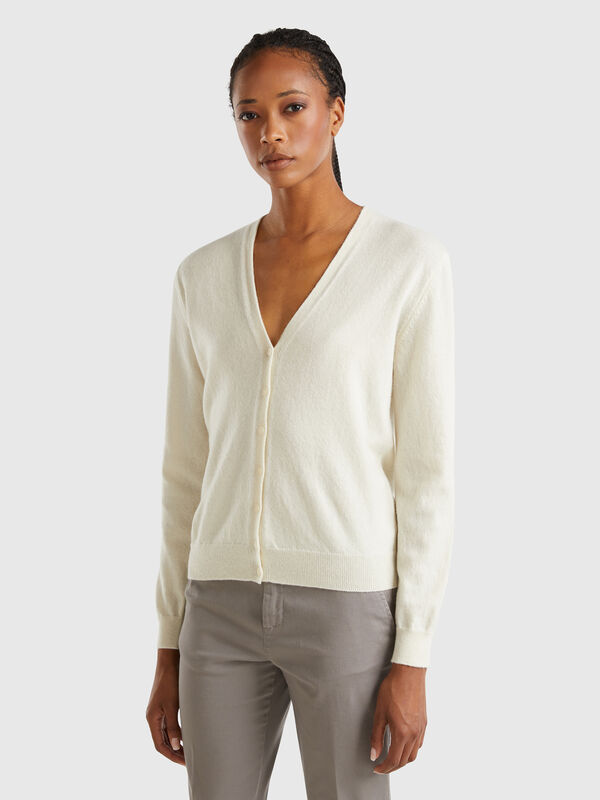 Creamy white V- neck cardigan in pure Merino wool Women
