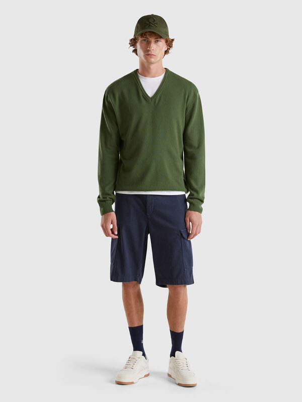 Olive green V-neck sweater in pure Merino wool Men