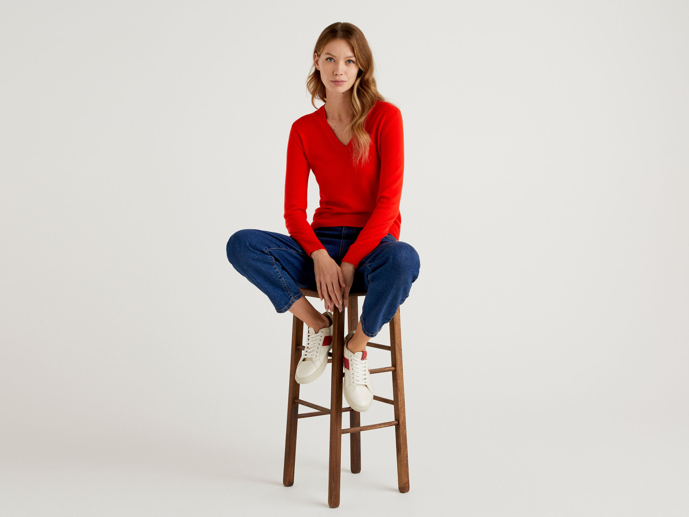 V-neck sweater in pure virgin wool image number 3