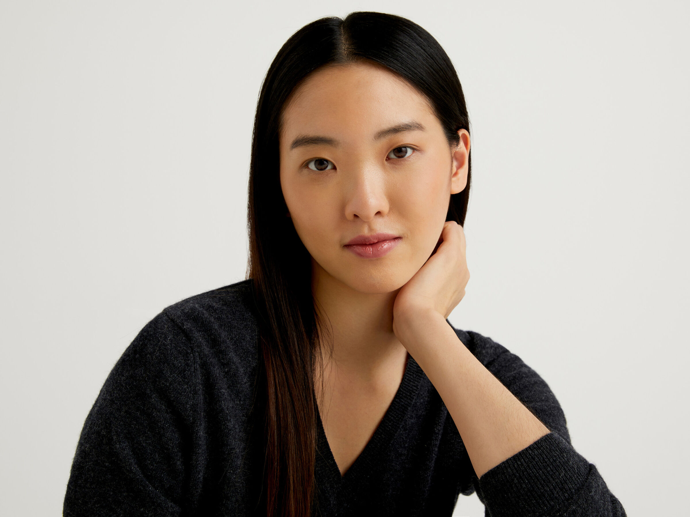 V-neck sweater in pure virgin wool image number 4