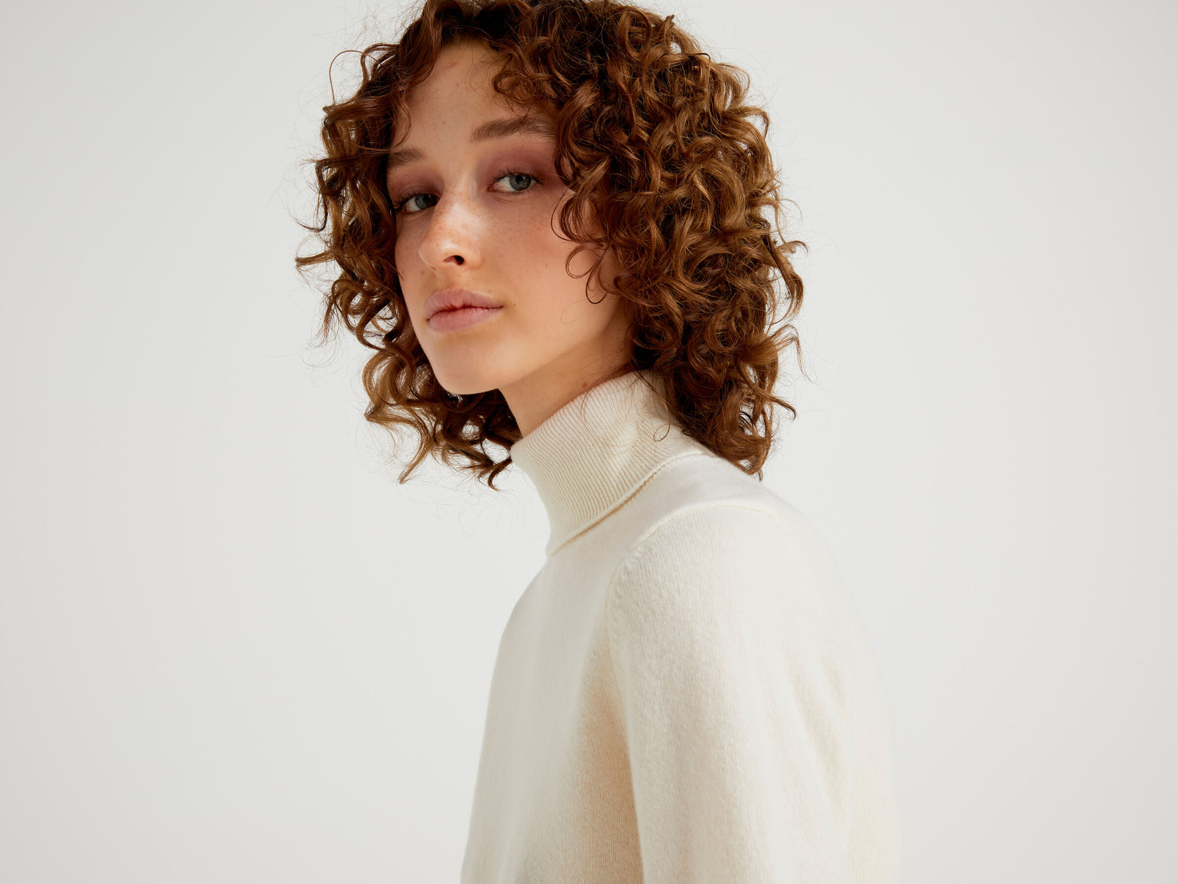 Turtleneck sweater in pure virgin wool image number 4
