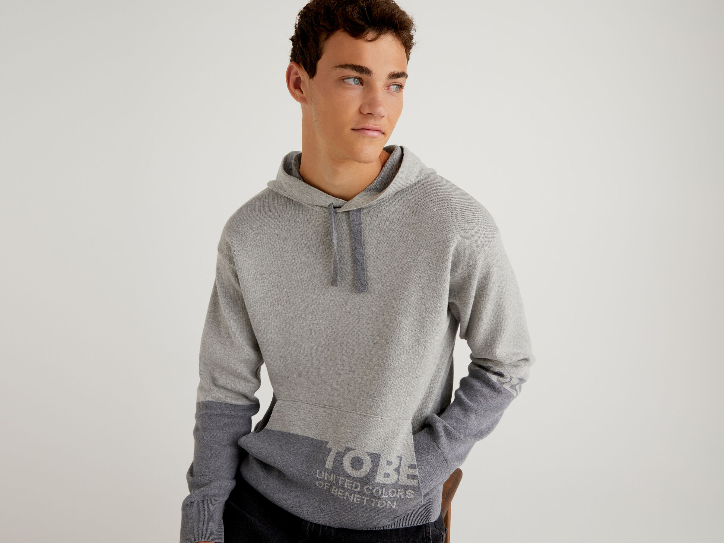 Hoodie image number 3