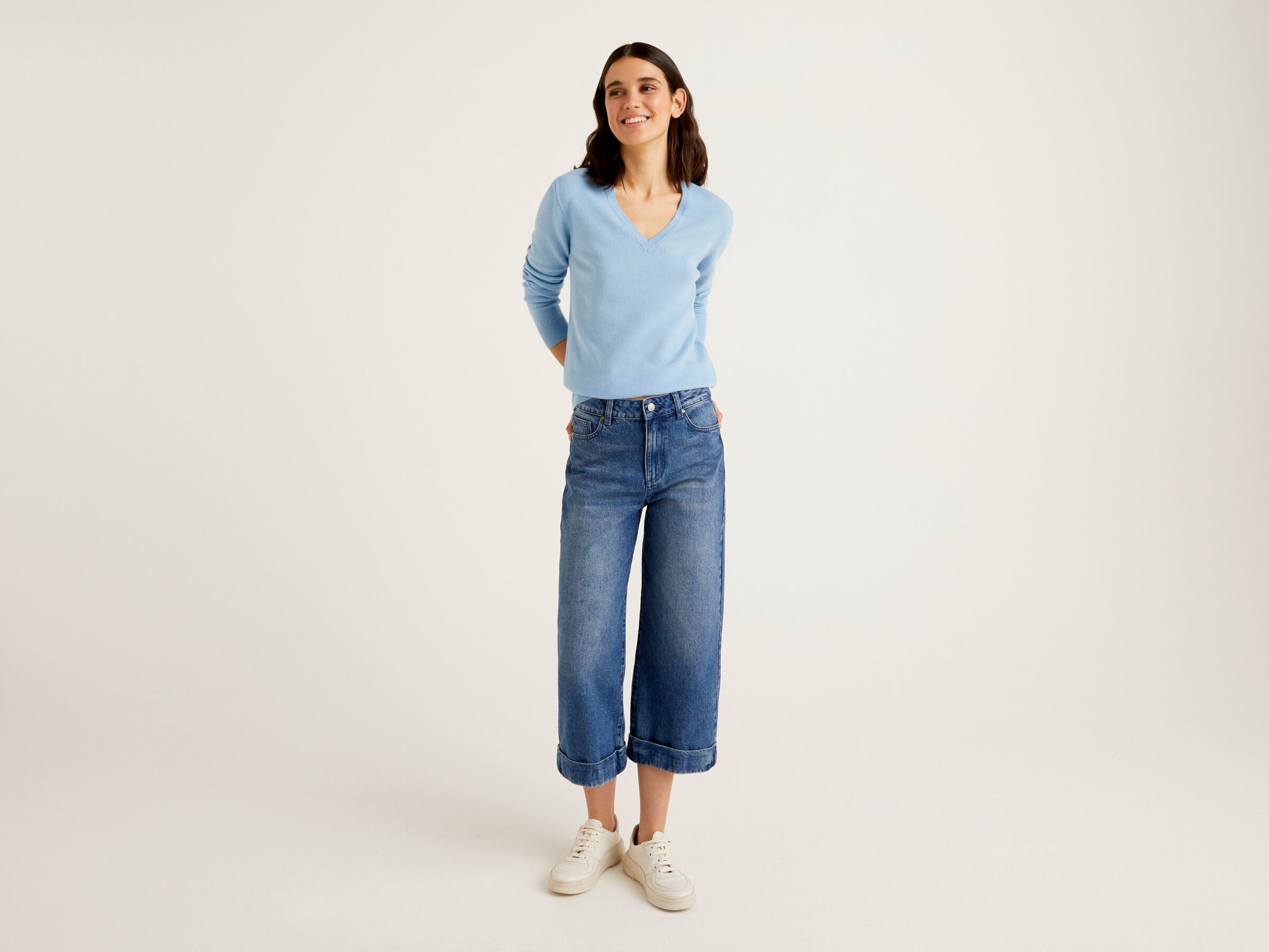 V-neck sweater in pure virgin wool image number 3
