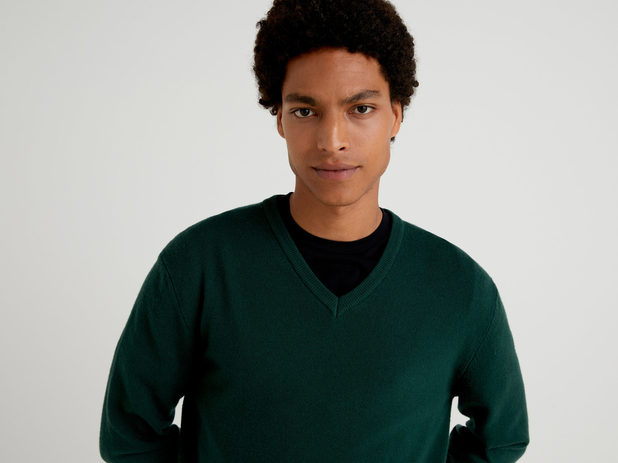 V-neck sweater in pure virgin wool image number 3