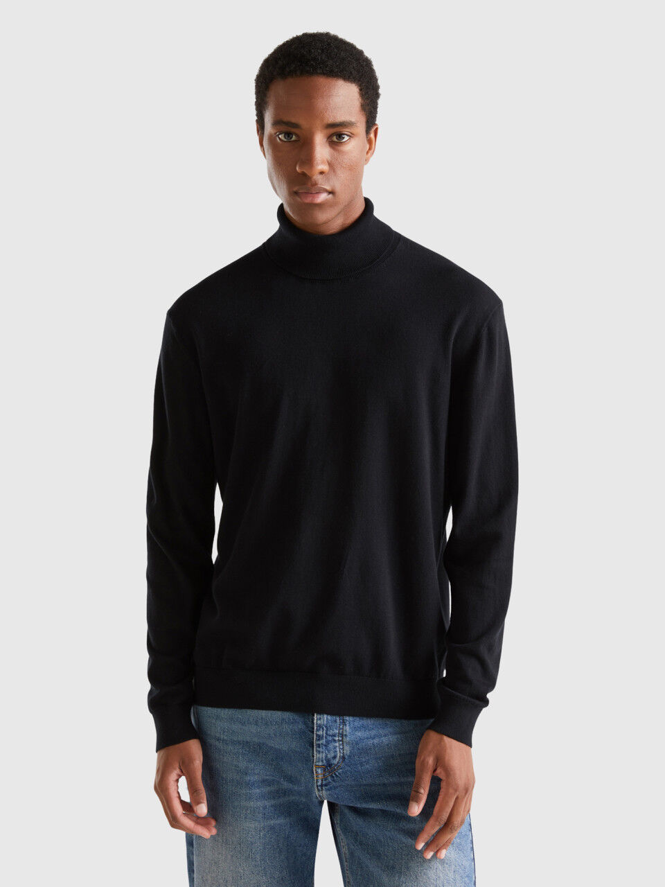 Mens high clearance neck pullover