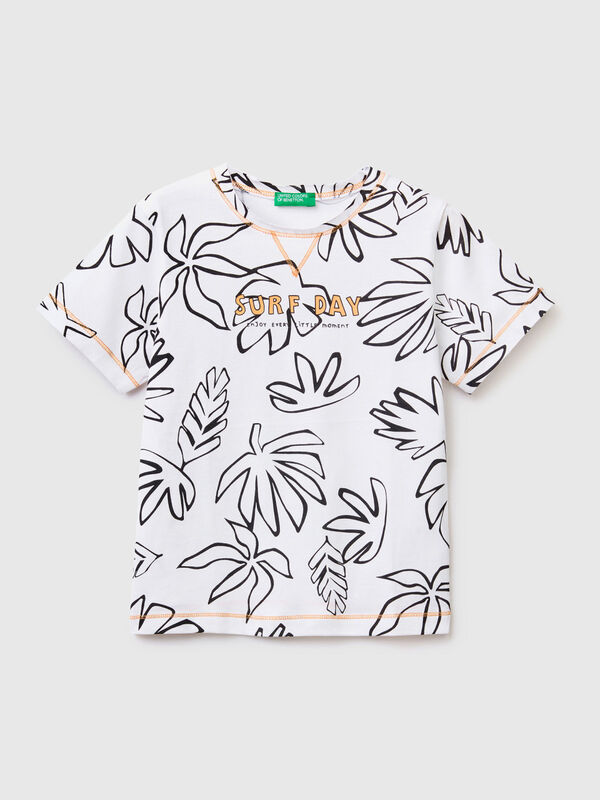 T-shirt with exotic print