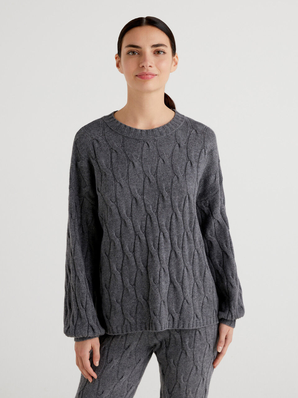 Cable knit sweater in cashmere blend