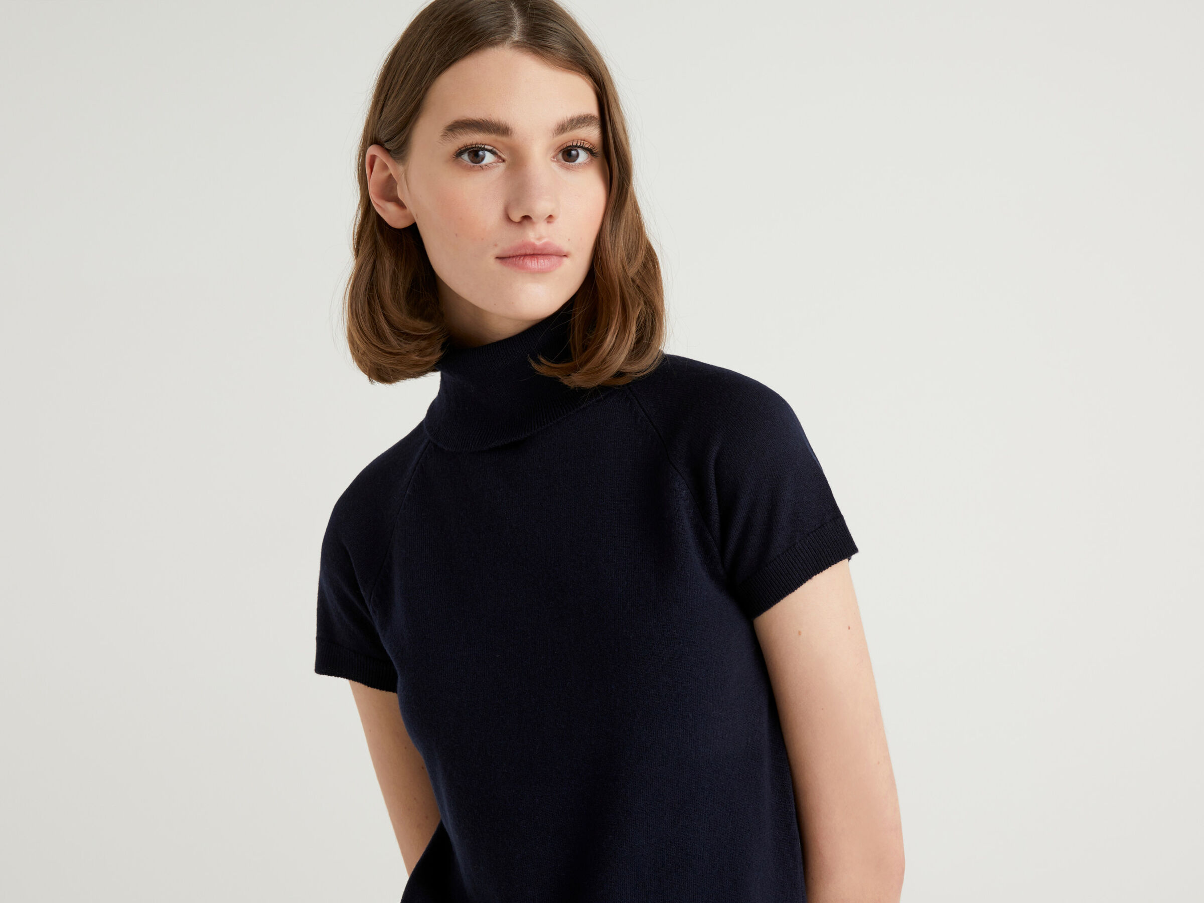 Short sleeve turtleneck image number 4