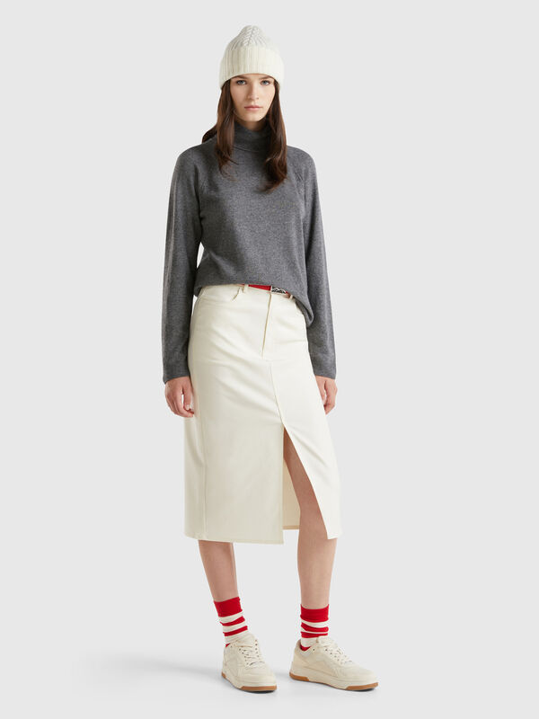 Flowy skirt with slit Women