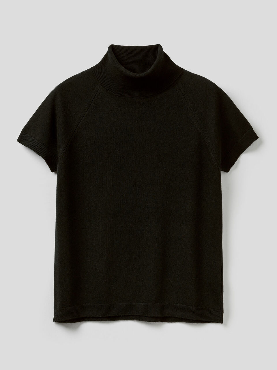 Short sleeve turtleneck image number 1