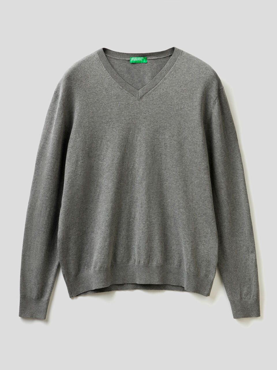 V-neck sweater in lightweight cotton blend image number 1