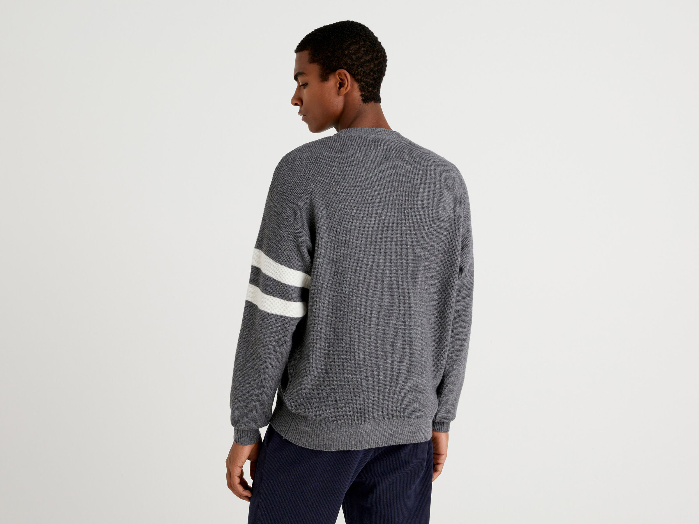 Sweater in cashmere and wool blend image number 2