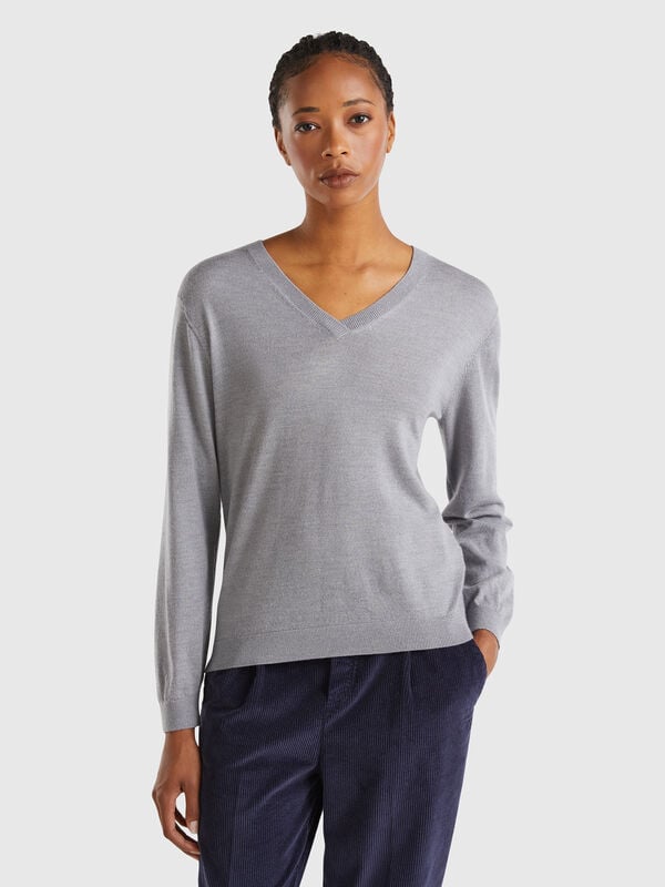 V-neck sweater in pure Merino wool Women