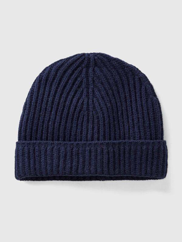 Hat in pure virgin wool