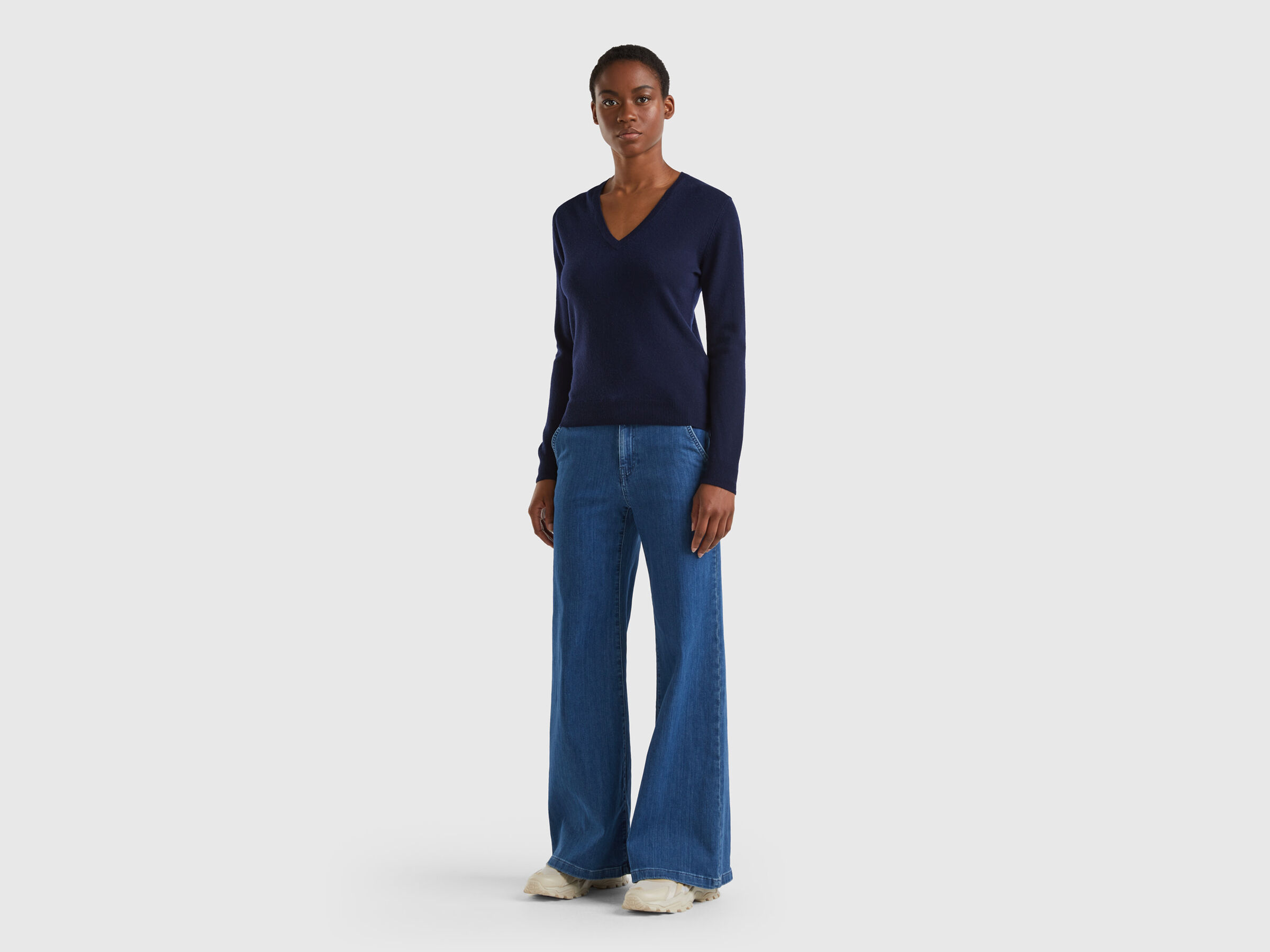 V-neck sweater in pure virgin wool image number 3