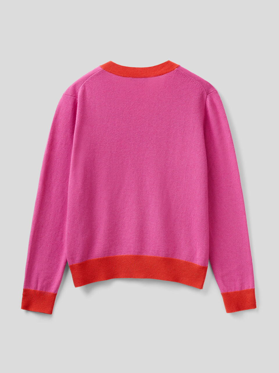 V-neck sweater in cashmere blend image number 2