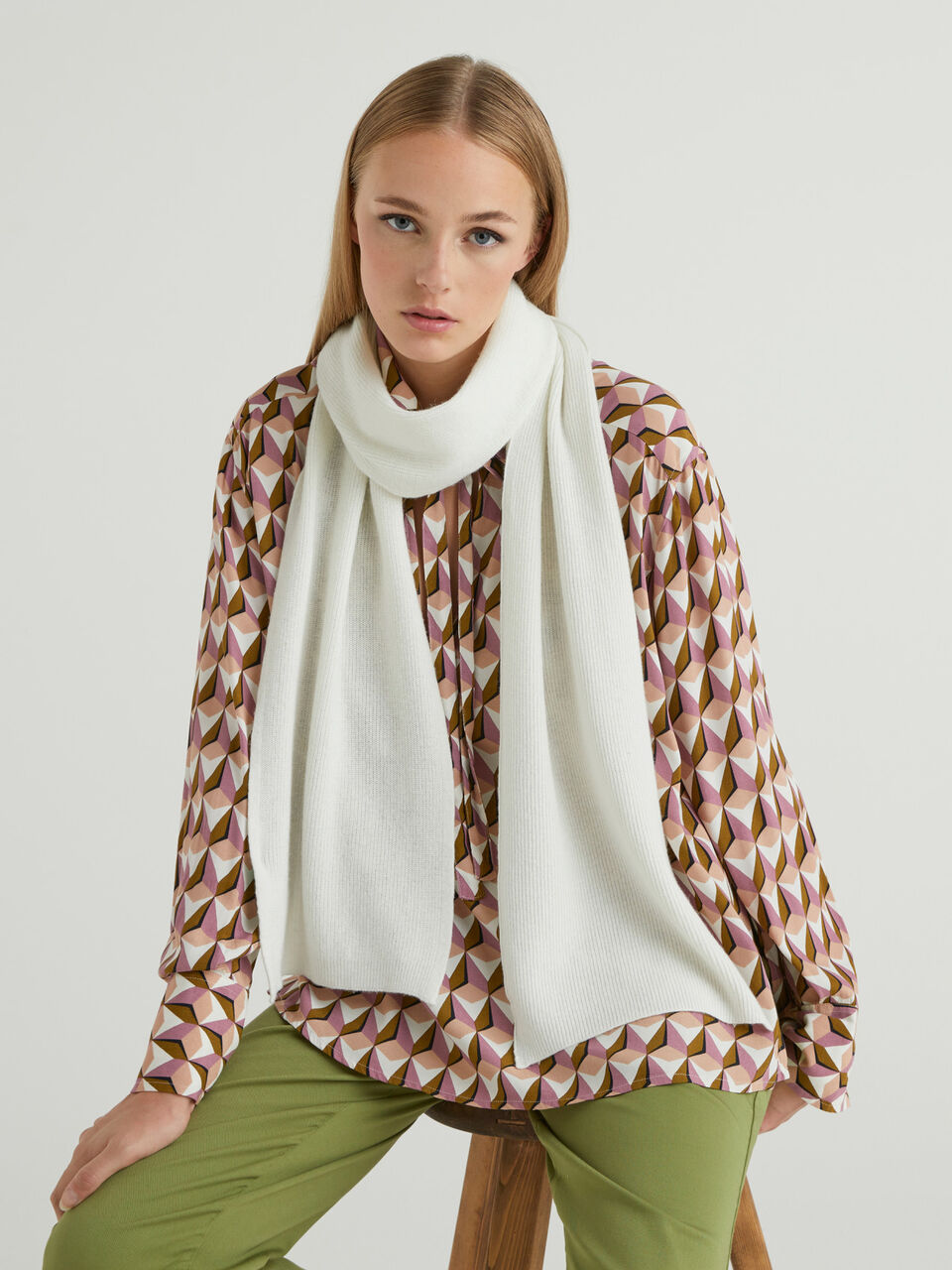 Scarf in wool and cashmere blend image number 2