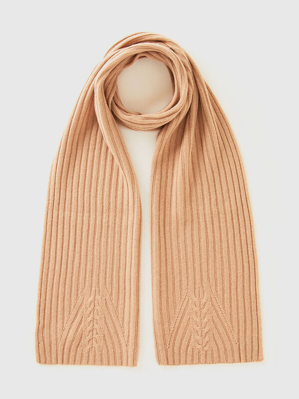Scarf with cable knit Women