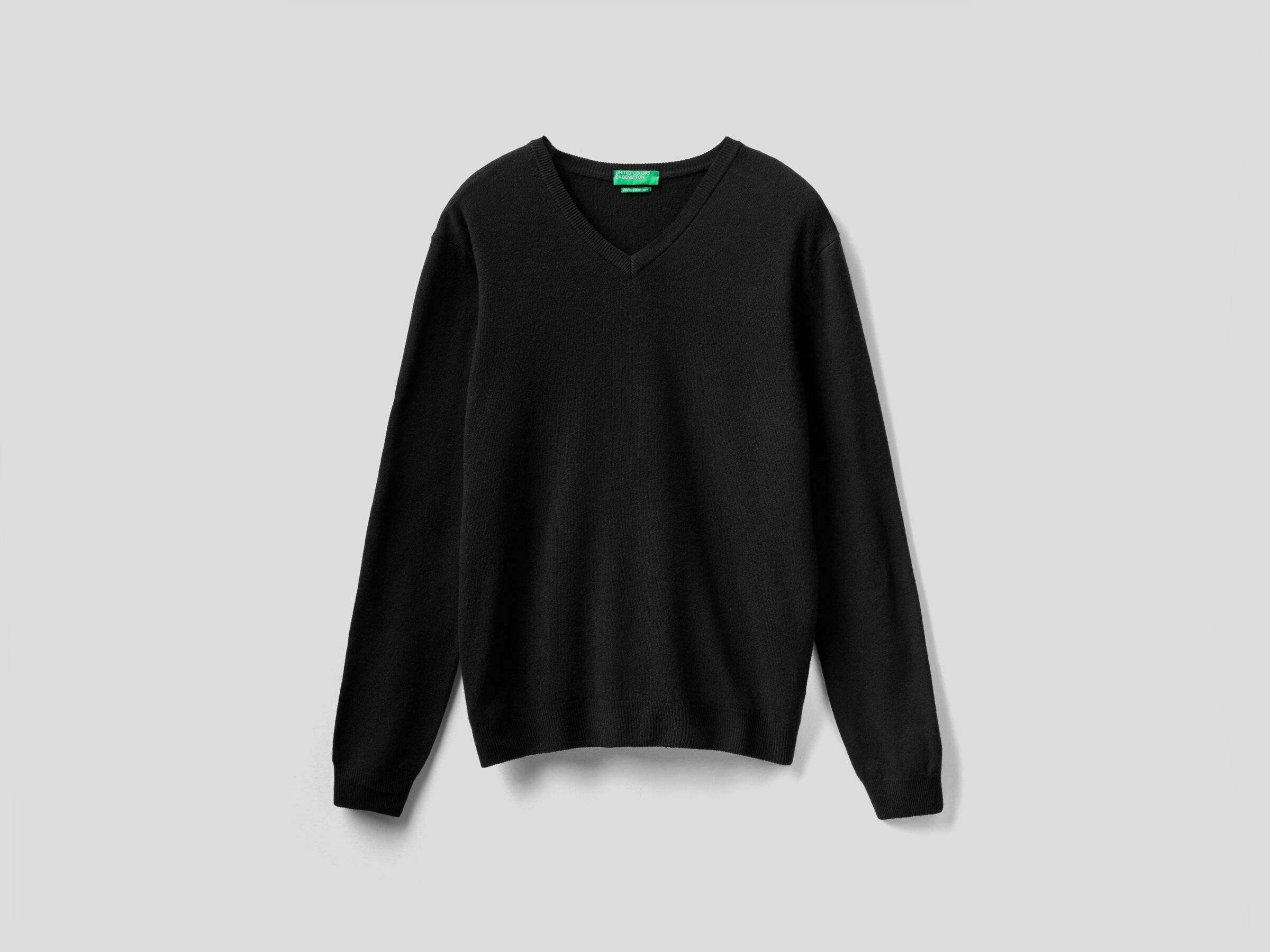 V-neck sweater in pure virgin wool image number 5
