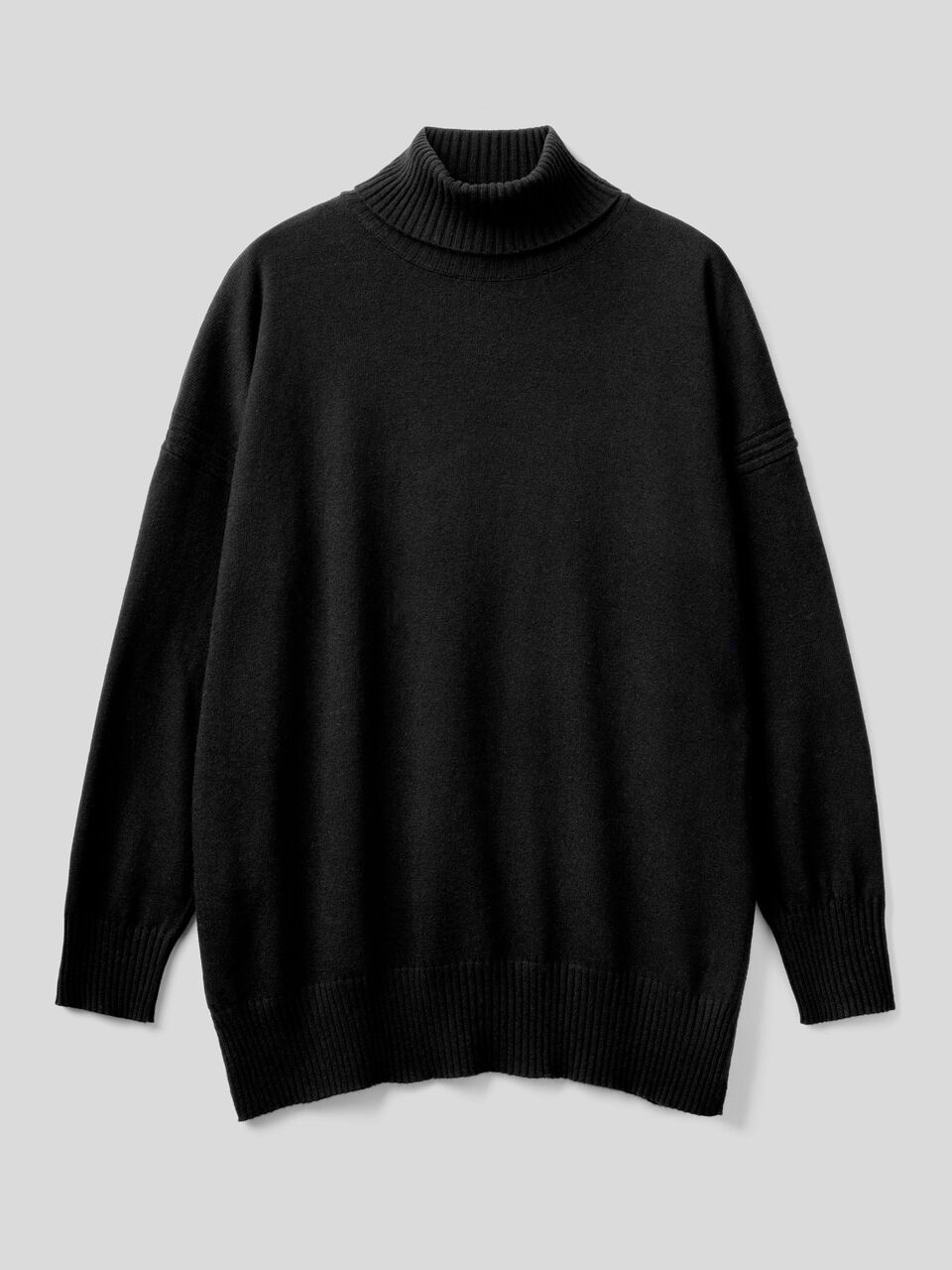 Oversized fit turtleneck in cashmere blend image number 1