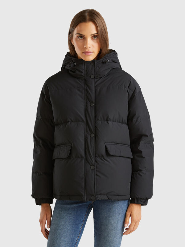 Short puffer jacket padded with recycled feathers Women