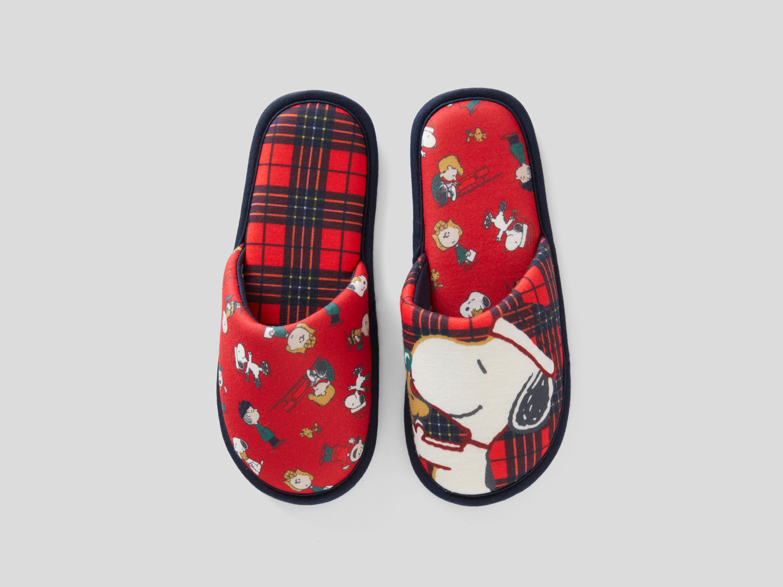 Snoopy online christmas slippers