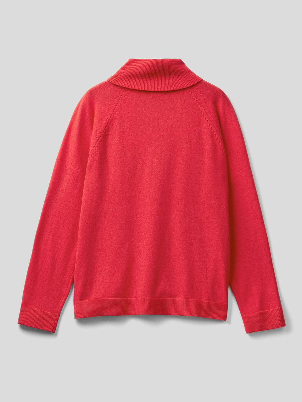 Turtleneck sweater in cashmere and wool blend image number 2