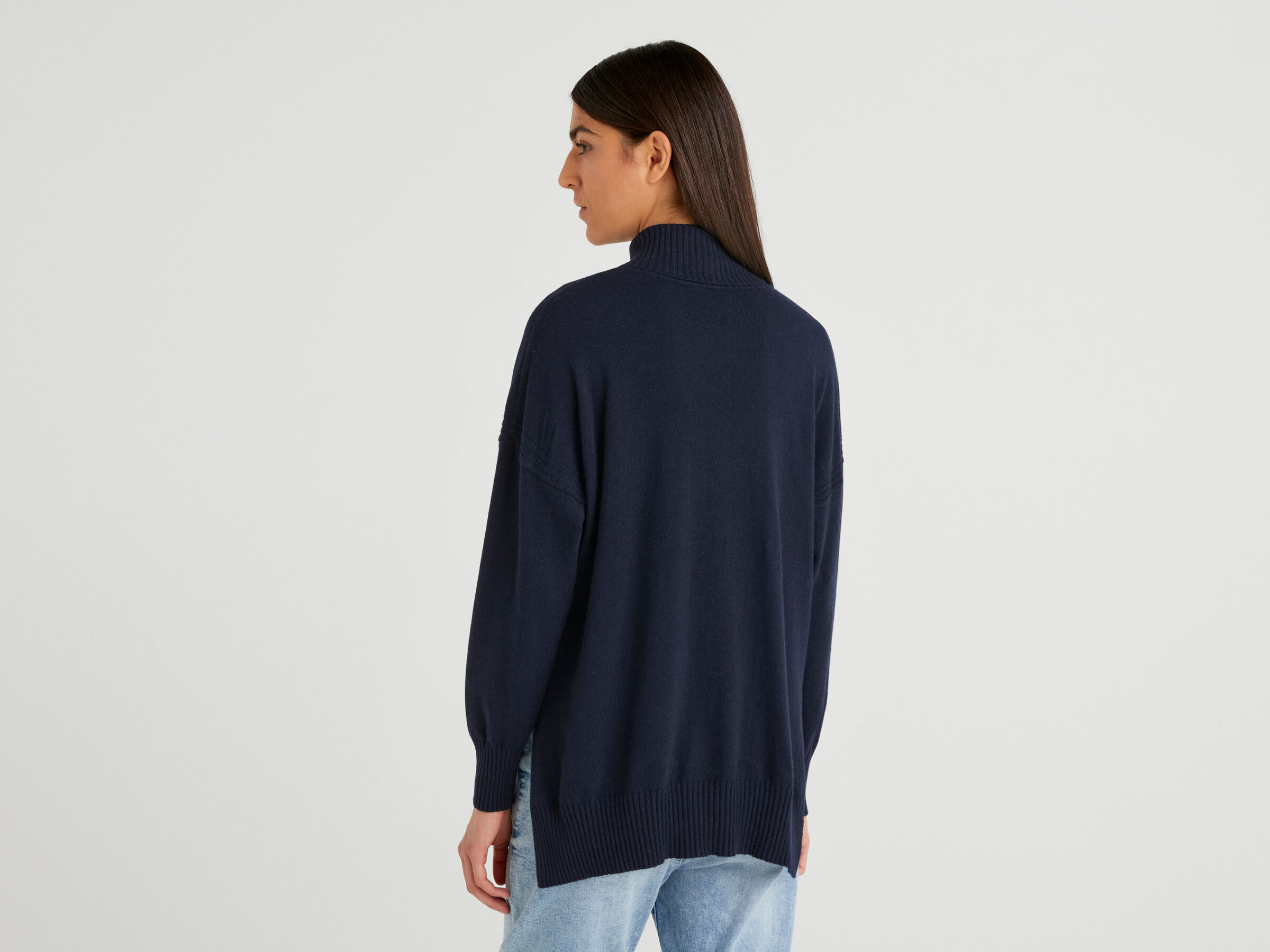 Oversized fit turtleneck in cashmere blend image number 2