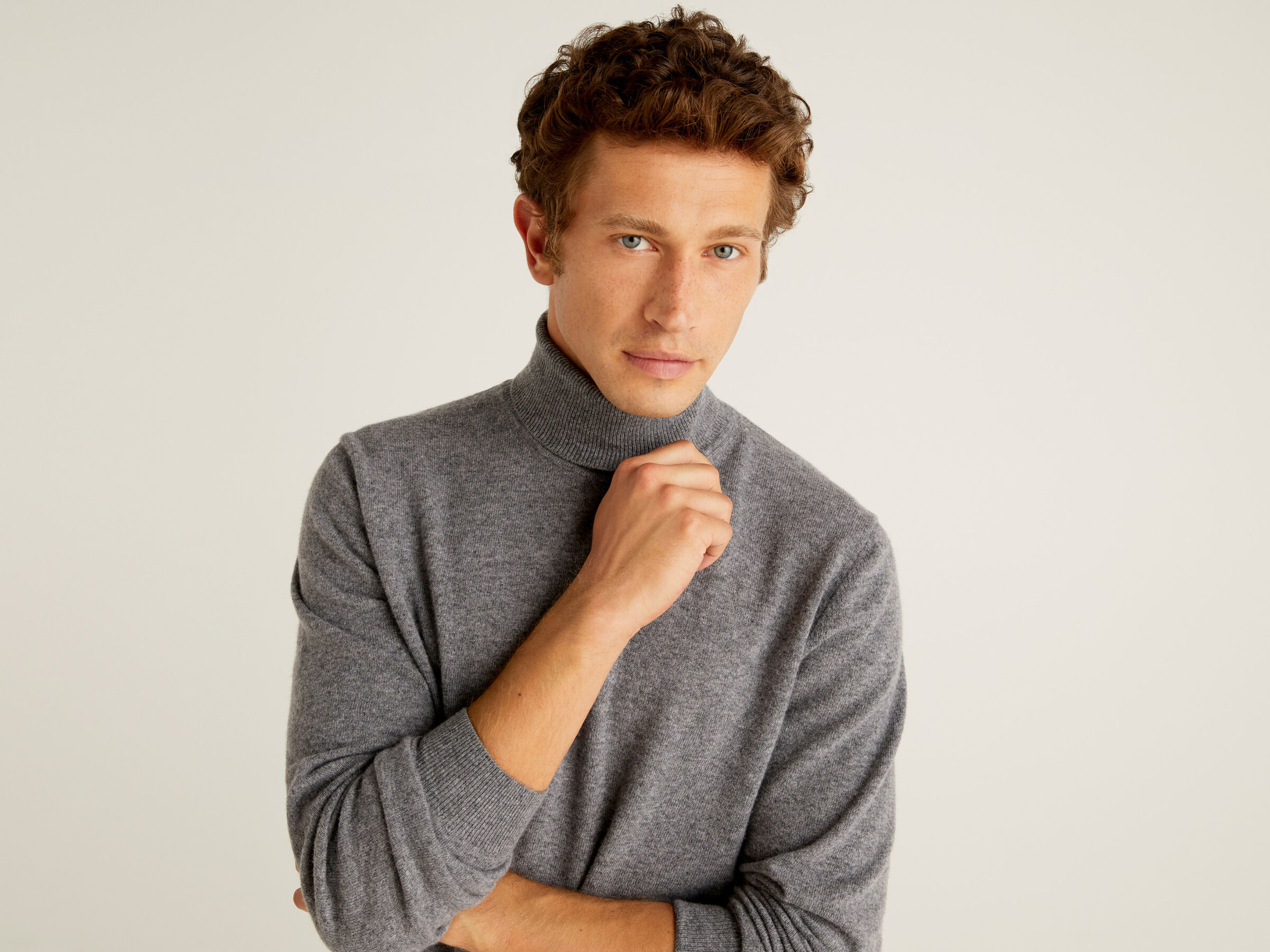 Turtleneck in pure virgin wool image number 4