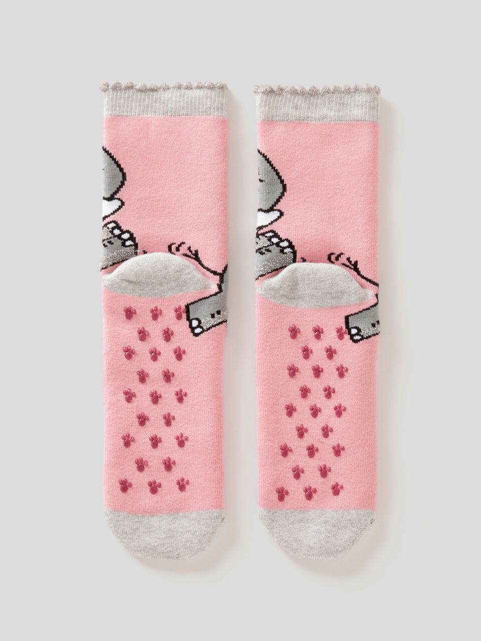 Patterned non-slip socks image number 2