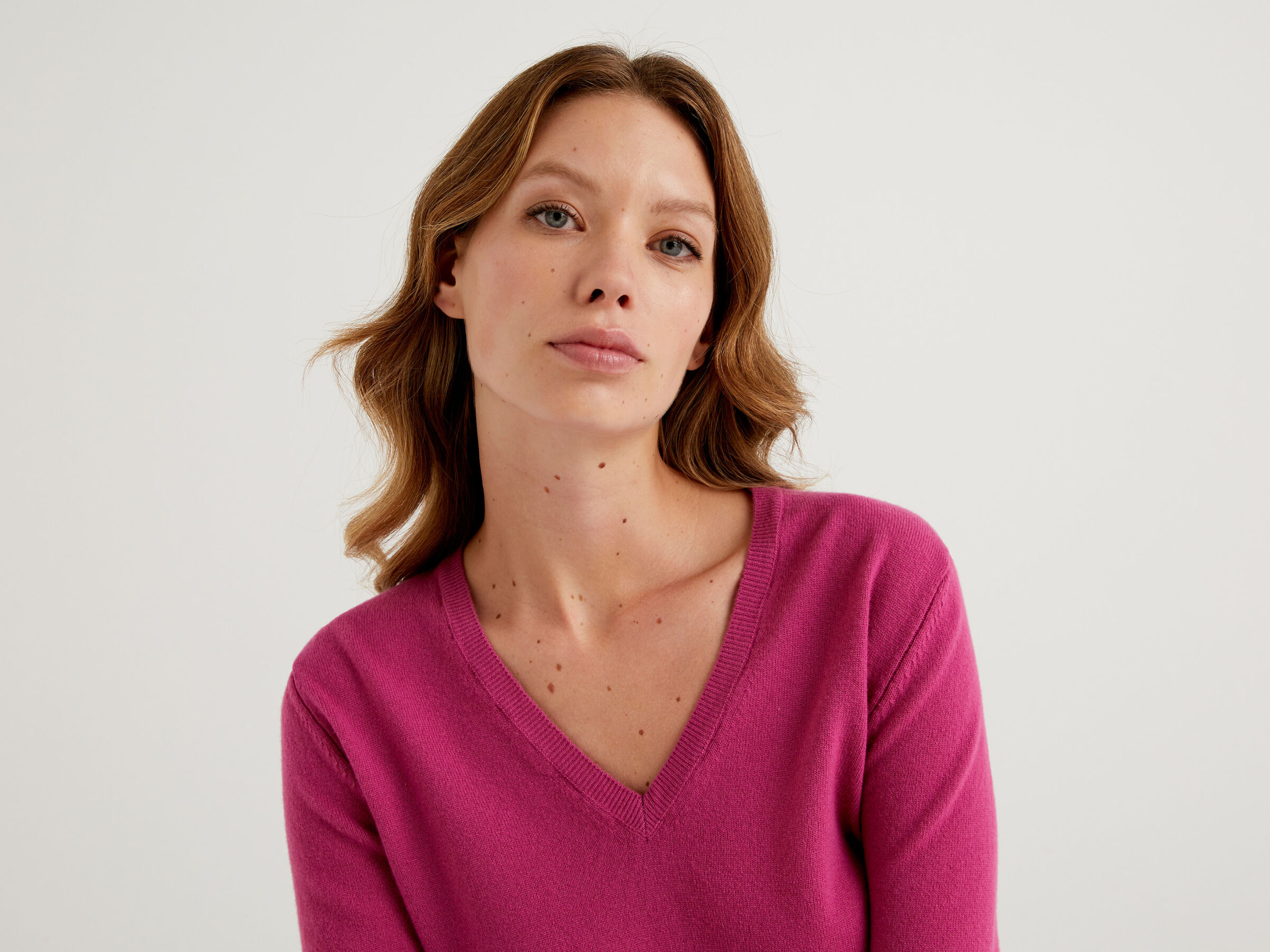 V-neck sweater in pure virgin wool image number 4