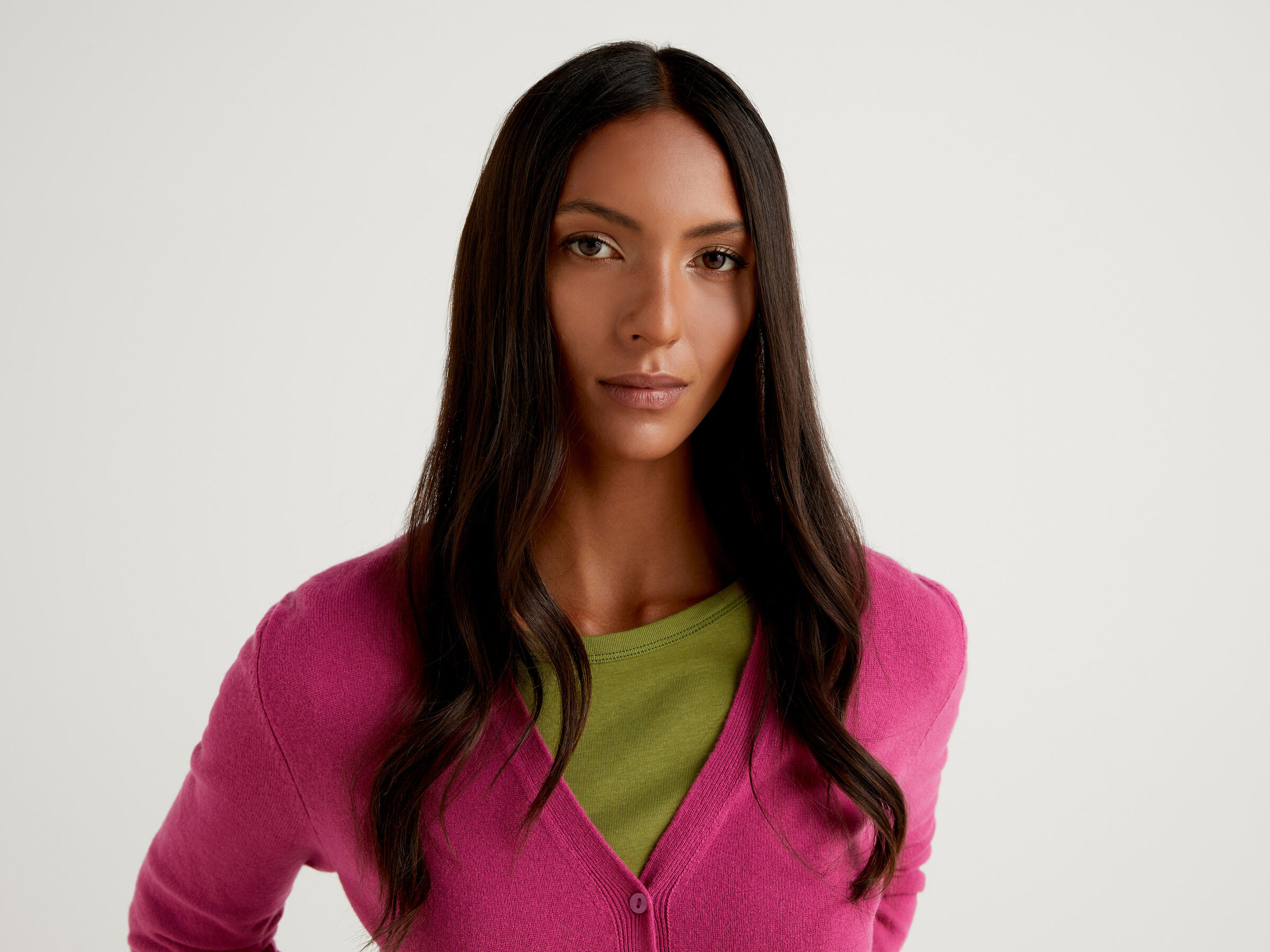 V-neck cardigan in pure virgin wool image number 4
