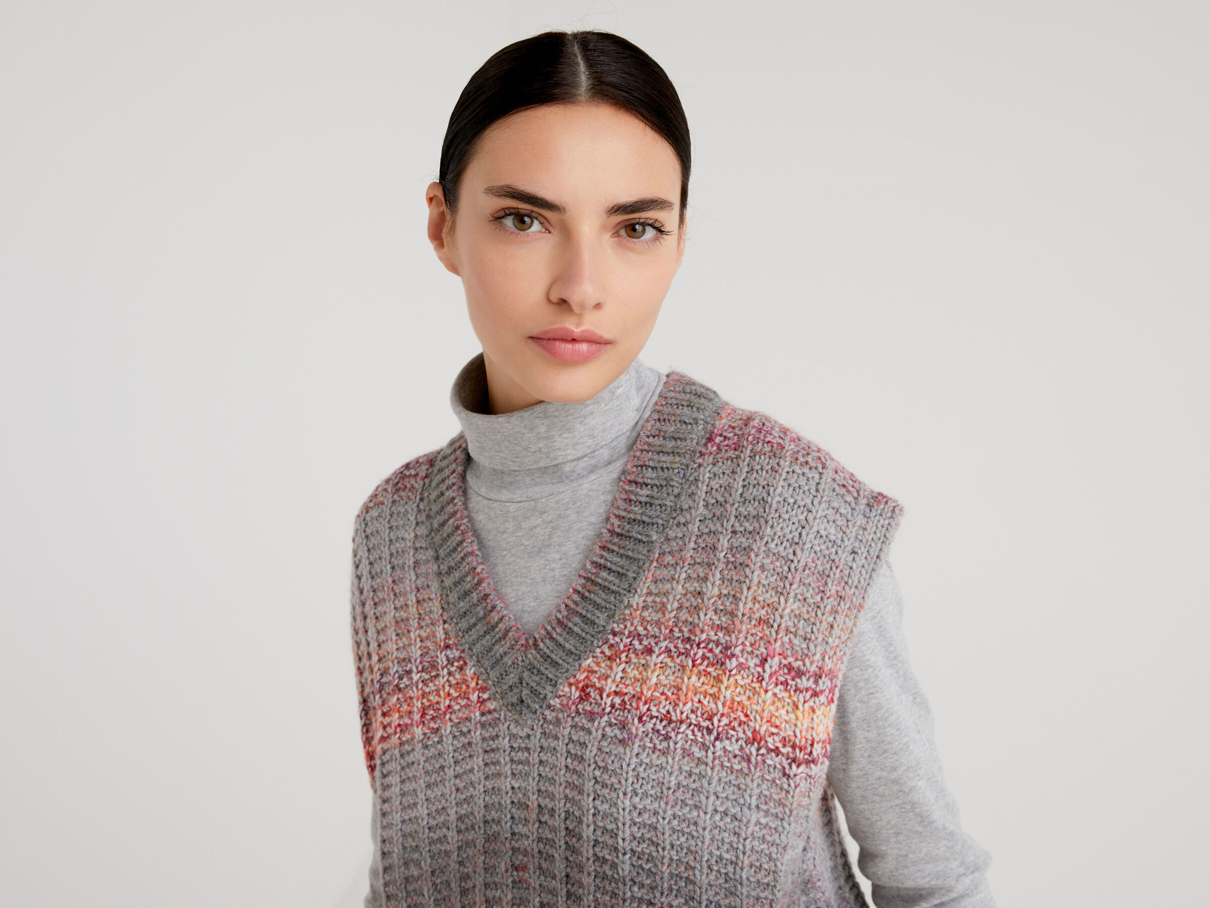 Faded vest in wool blend image number 3